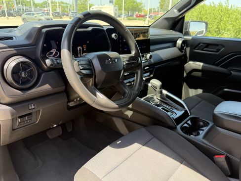 Used 2024 Chevrolet Colorado Trail Boss w/ Technology Package AWD/4WD image 11