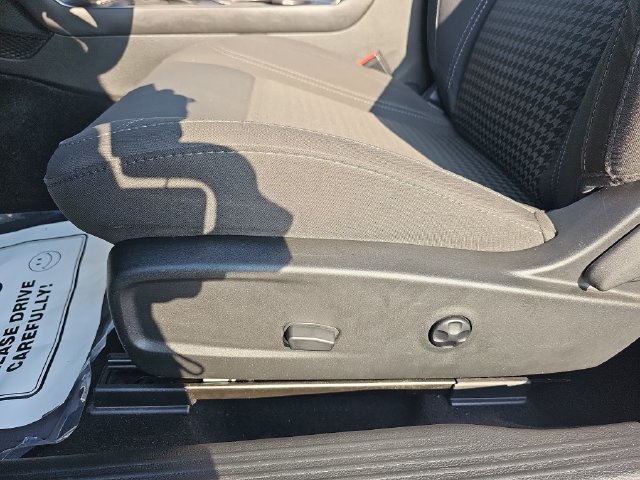 Used 2019 Dodge Challenger SXT RWD image 28