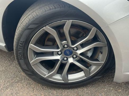 Used 2017 Ford Fusion SE w/ Equipment Group 201A image 2