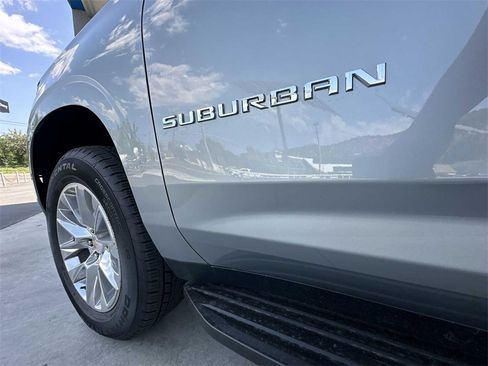 New 2025 Chevrolet Suburban Premier image 31