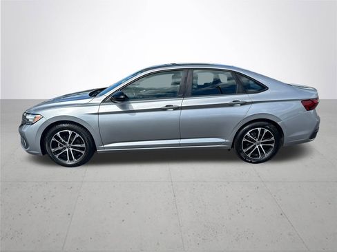 Used 2024 Volkswagen Jetta Sport image 10