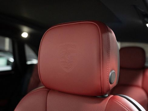 Used 2024 Porsche Macan image 17