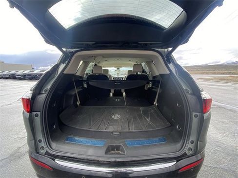 Used 2022 Buick Enclave Essence image 22