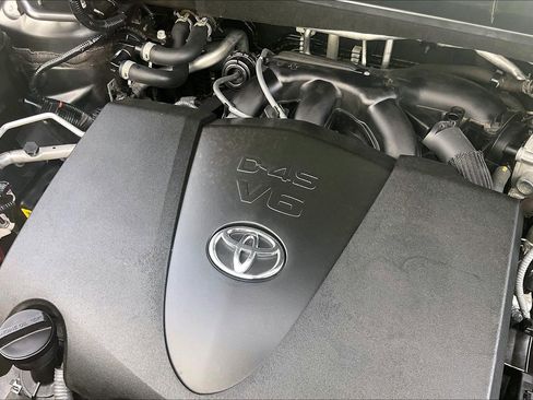 Used 2020 Toyota Highlander XLE FWD image 37