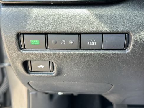 Used 2023 Nissan Sentra SR w/ Trunk Package FWD image 15