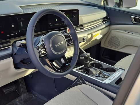 New 2026 Kia Carnival EX image 17