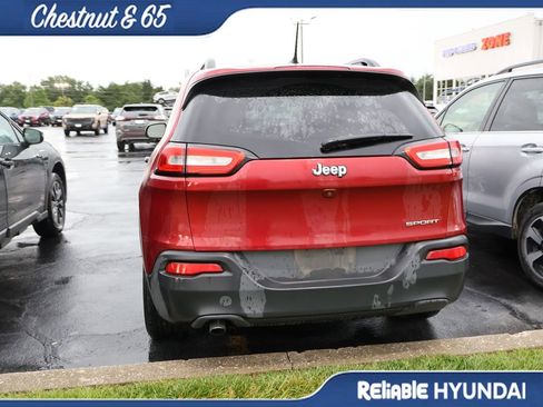 Used 2016 Jeep Cherokee Sport FWD image 17