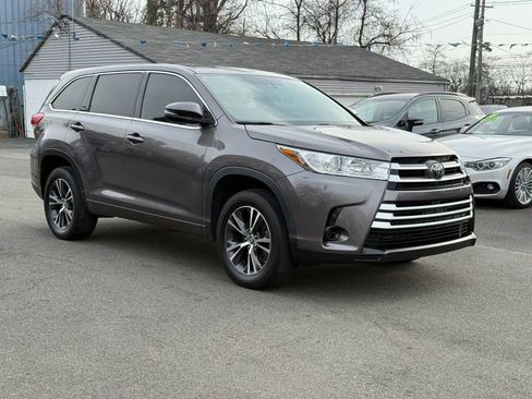 Used 2018 Toyota Highlander LE image 15
