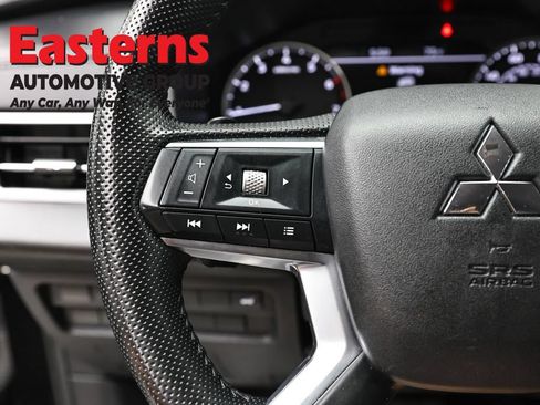 Used 2024 Mitsubishi Outlander SE AWD/4WD image 15