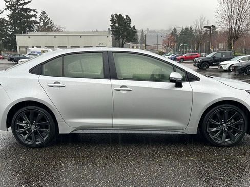 Certified 2024 Toyota Corolla SE w/ SE Package image 4