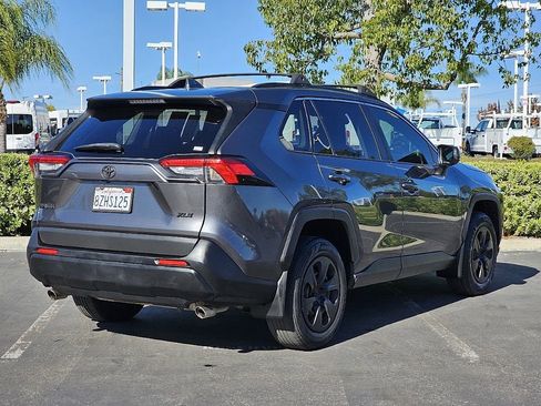 Used 2019 Toyota RAV4 LE image 15