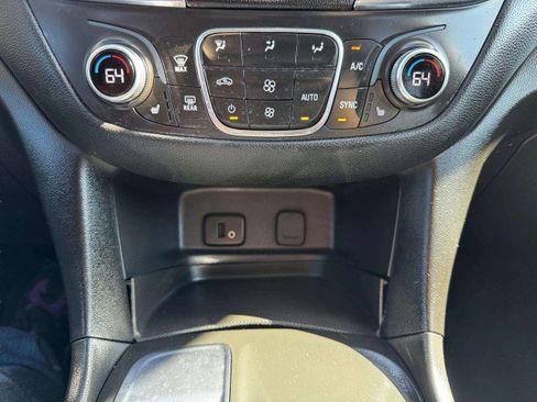 Used 2018 Chevrolet Equinox LT image 32