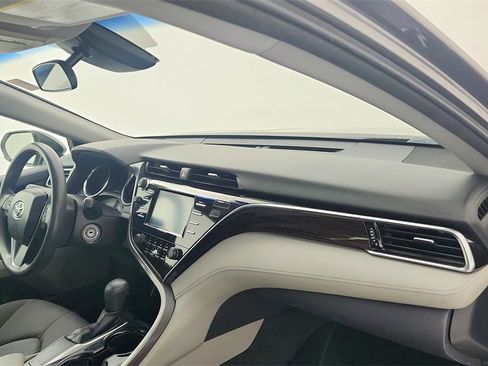 Used 2018 Toyota Camry LE image 29