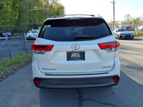 Certified 2017 Toyota Highlander Plus w/ Protection Package #3 AWD/4WD image 5