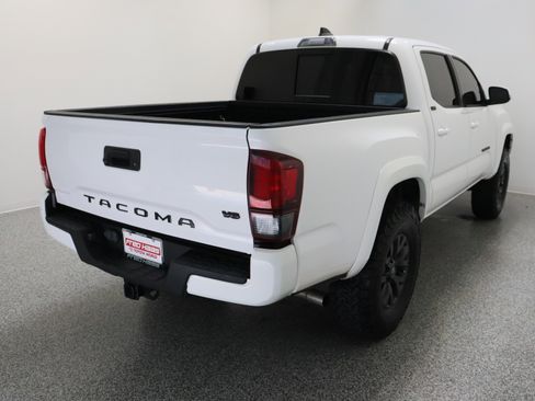 Used 2022 Toyota Tacoma SR5 w/ Technology Package RWD image 7