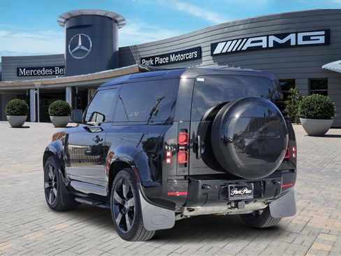 Used 2025 Land Rover Defender 90 X-Dynamic SE image 4