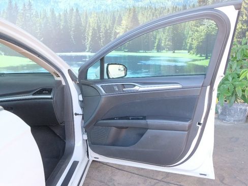 Used 2014 Ford Fusion SE FWD image 29