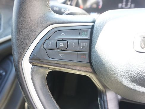 Used 2022 Jeep Grand Cherokee Limited w/ Luxury Tech Group II RWD image 9