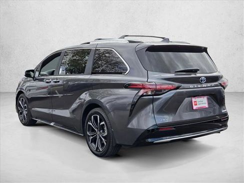 Certified 2025 Toyota Sienna Platinum image 7