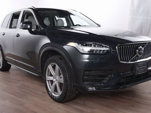 Certified 2022 Volvo XC90 T6 Momentum image 3