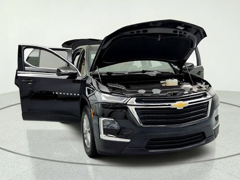 Used 2023 Chevrolet Traverse LS FWD image 15