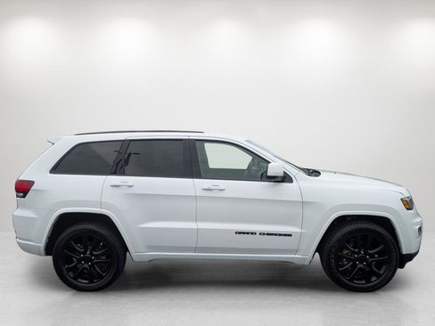 Used 2019 Jeep Grand Cherokee Altitude image 4