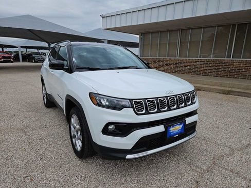 Used 2025 Jeep Compass Limited AWD/4WD image 2