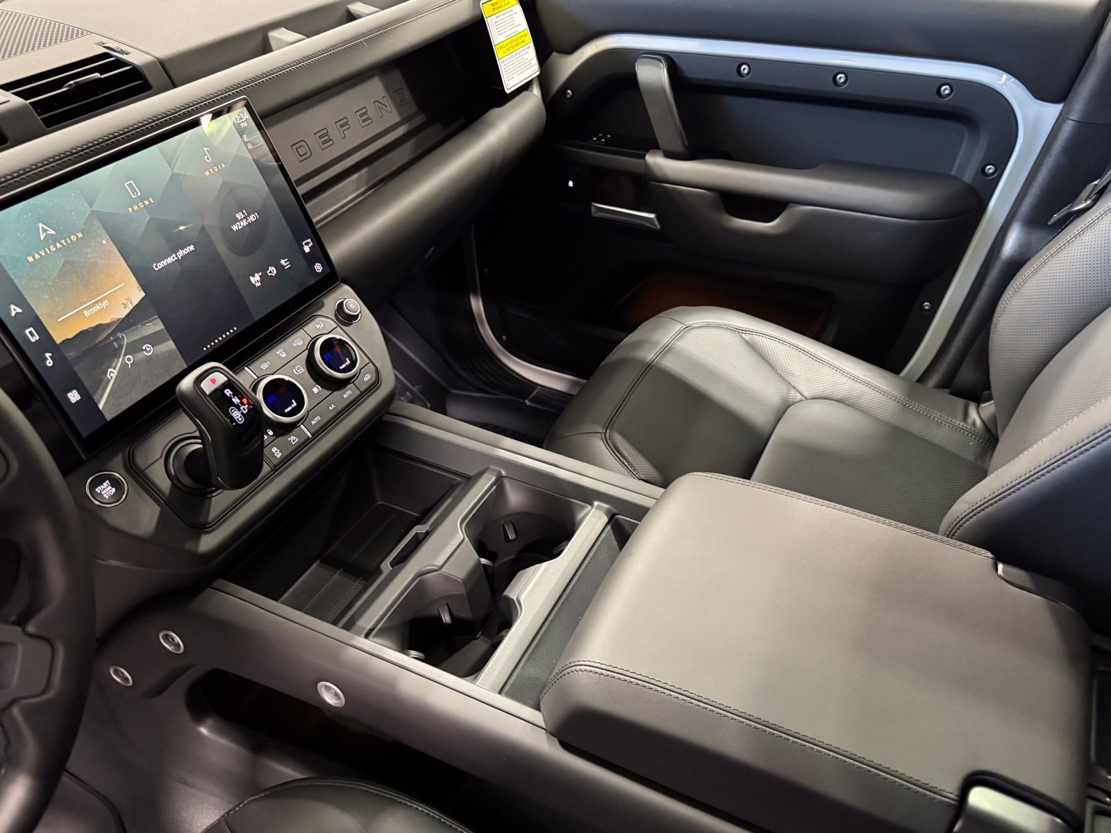 New 2026 Land Rover Defender 110 X-Dynamic SE AWD/4WD image 15