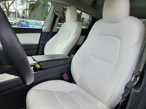 Used 2021 Tesla Model Y Long Range image 7