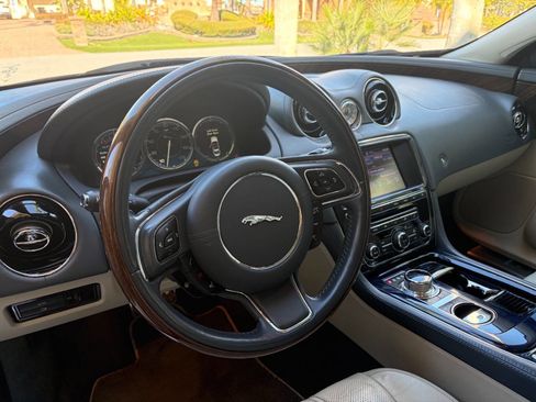 Used 2013 Jaguar XJ L Ultimate image 61