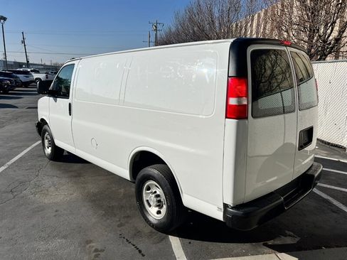 Used 2019 Chevrolet Express 2500 w/ Driver Convenience Package image 5