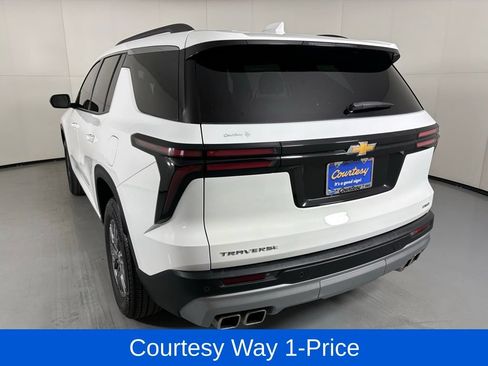 Used 2025 Chevrolet Traverse LT AWD/4WD image 8