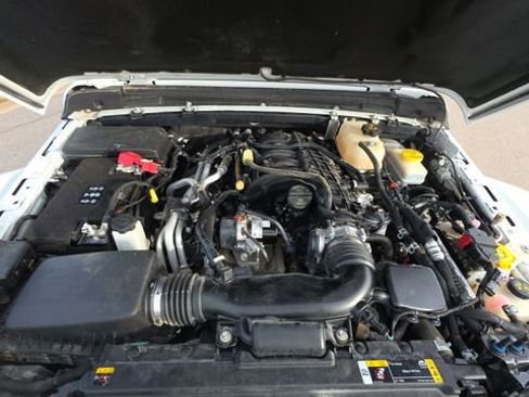 Used 2022 Jeep Wrangler Unlimited Rubicon w/ Xtreme Recon 35" Tire Package image 32