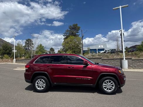 Used 2018 Jeep Grand Cherokee Laredo RWD image 2