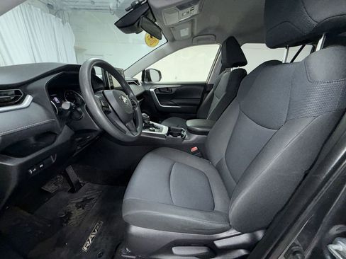 Used 2019 Toyota RAV4 LE w/ Carpet Mat Package image 13