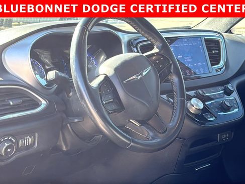 Used 2018 Chrysler Pacifica Touring-L w/ Premium Audio Group image 10