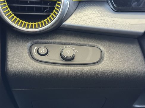 New 2025 Chevrolet Trax LT w/ LT Convenience Package image 24