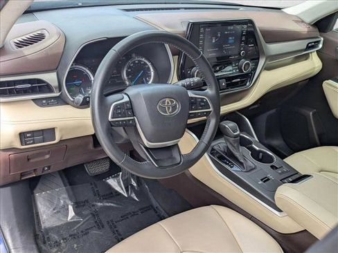 Used 2022 Toyota Highlander XLE FWD image 10