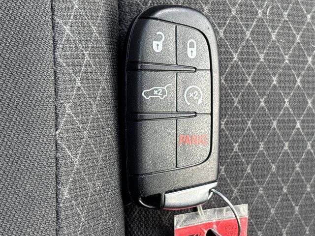 Used 2018 Jeep Grand Cherokee Laredo AWD/4WD image 32
