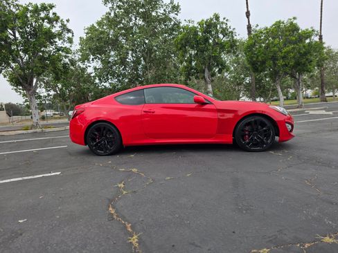 Used 2013 Hyundai Genesis 3.8 RWD image 7