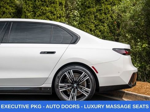 Used 2023 BMW i7 xDrive60 w/ Executive Package 2 AWD/4WD image 11