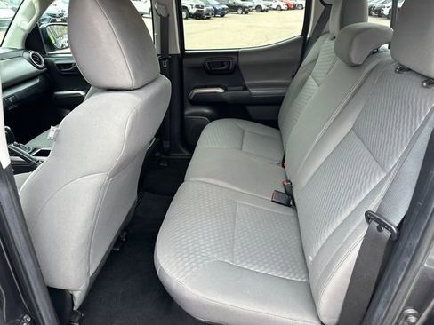 Used 2022 Toyota Tacoma SR5 AWD/4WD image 17