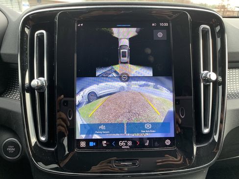 Used 2025 Volvo XC40 B5 Plus image 25