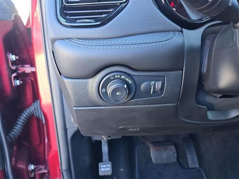 Used 2022 Dodge Durango GT image 35