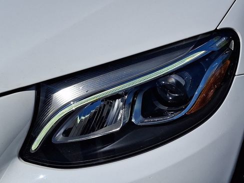 Used 2018 Mercedes-Benz GLC 300 4MATIC image 10