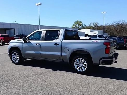 Used 2025 Chevrolet Silverado 1500 Custom image 6