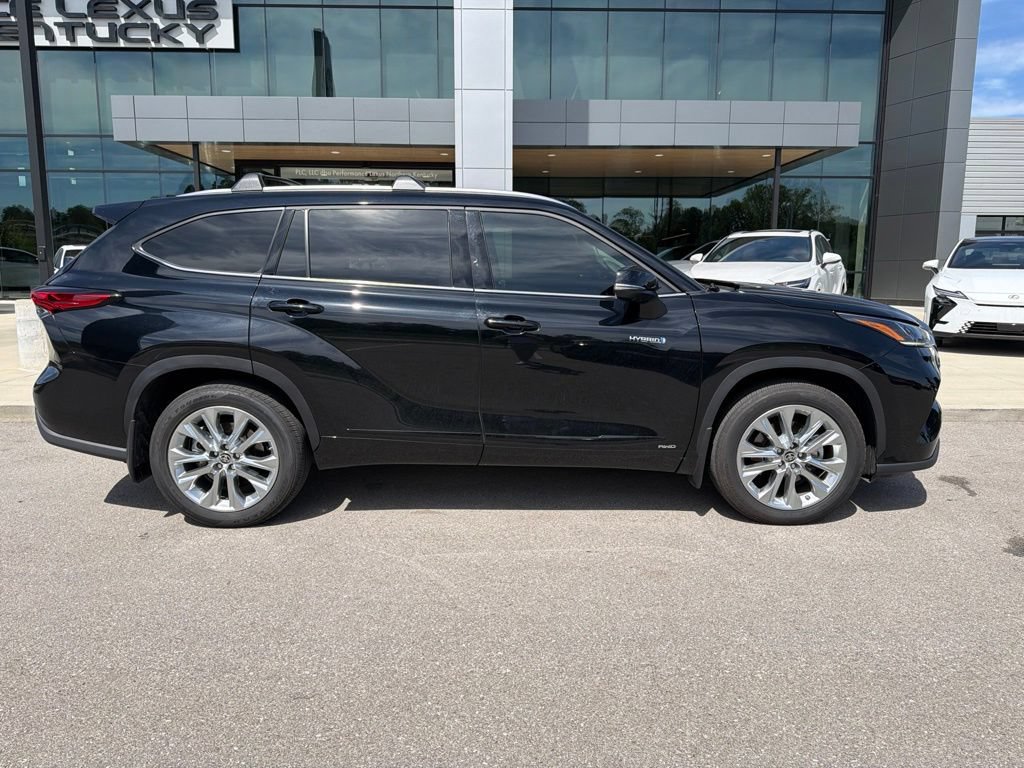 Used 2021 Toyota Highlander Limited AWD/4WD image 2