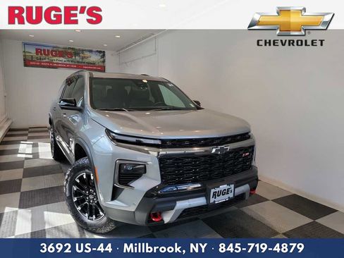 Used 2024 Chevrolet Traverse Z71 w/ Enhanced Driving Package AWD/4WD image 1