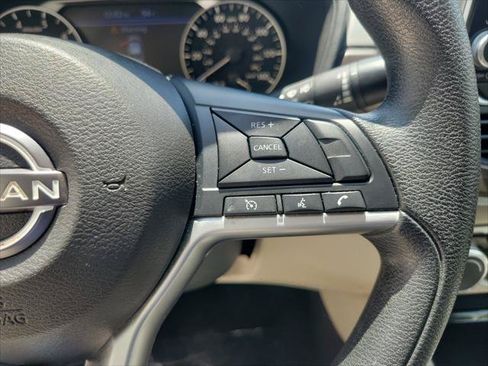 Used 2024 Nissan Altima 2.5 SV FWD image 24