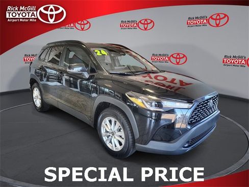 Used 2024 Toyota Corolla Cross LE image 1
